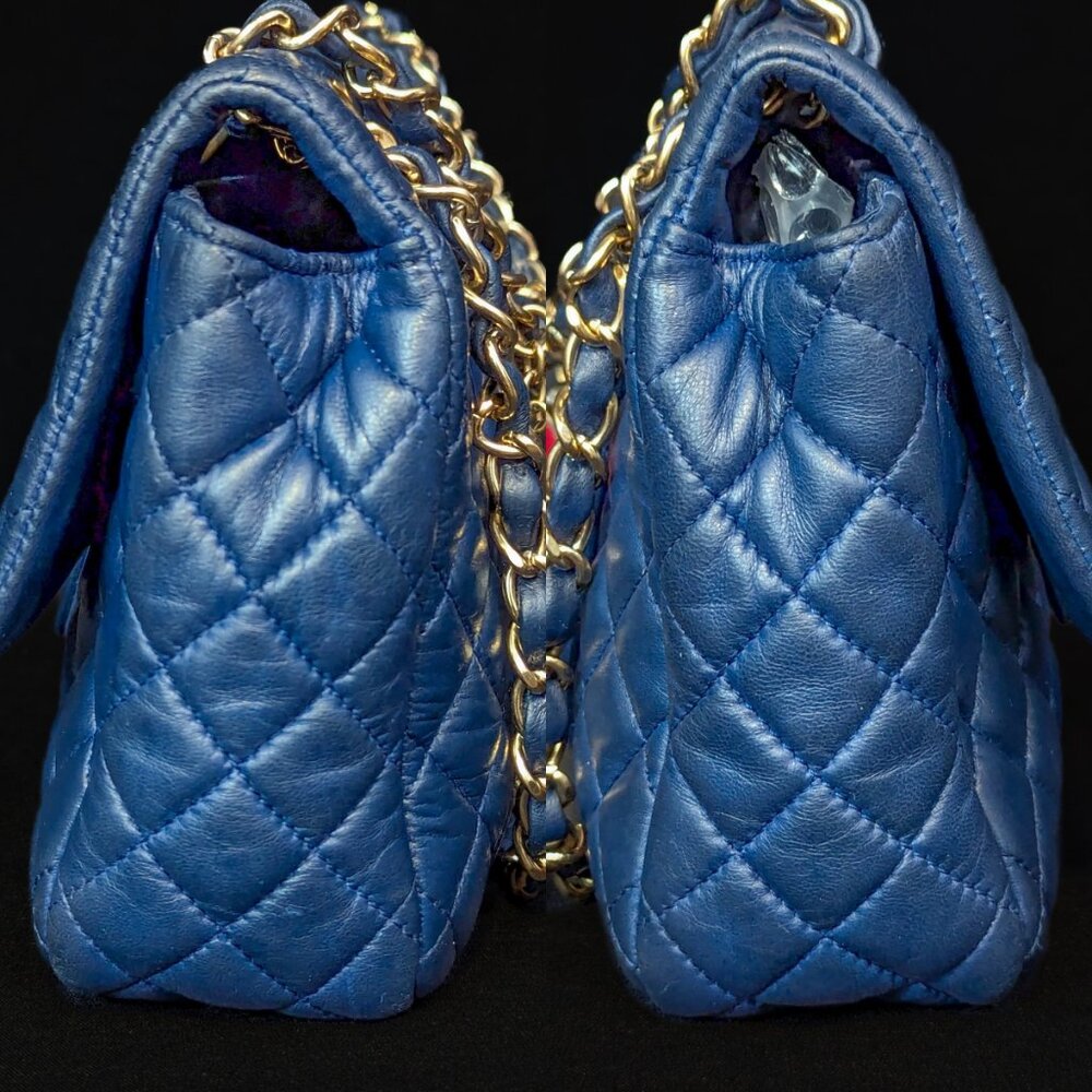 โค๏ธVALENTINE'S SPECIALโค CHANEL Valentine's Charms Matelasse Quilted Lambskin Blue - Picture 8 of 15